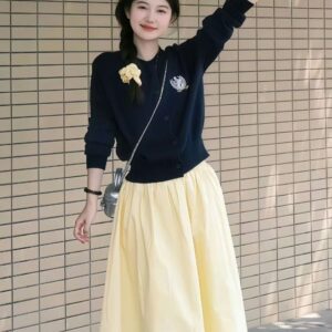áo len phối với váy dáng dài